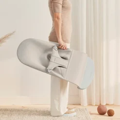 BabyBjörn Bliss Skråstol 3D Jersey inkl. Sjove Øjne, Lysbeige/Pastel