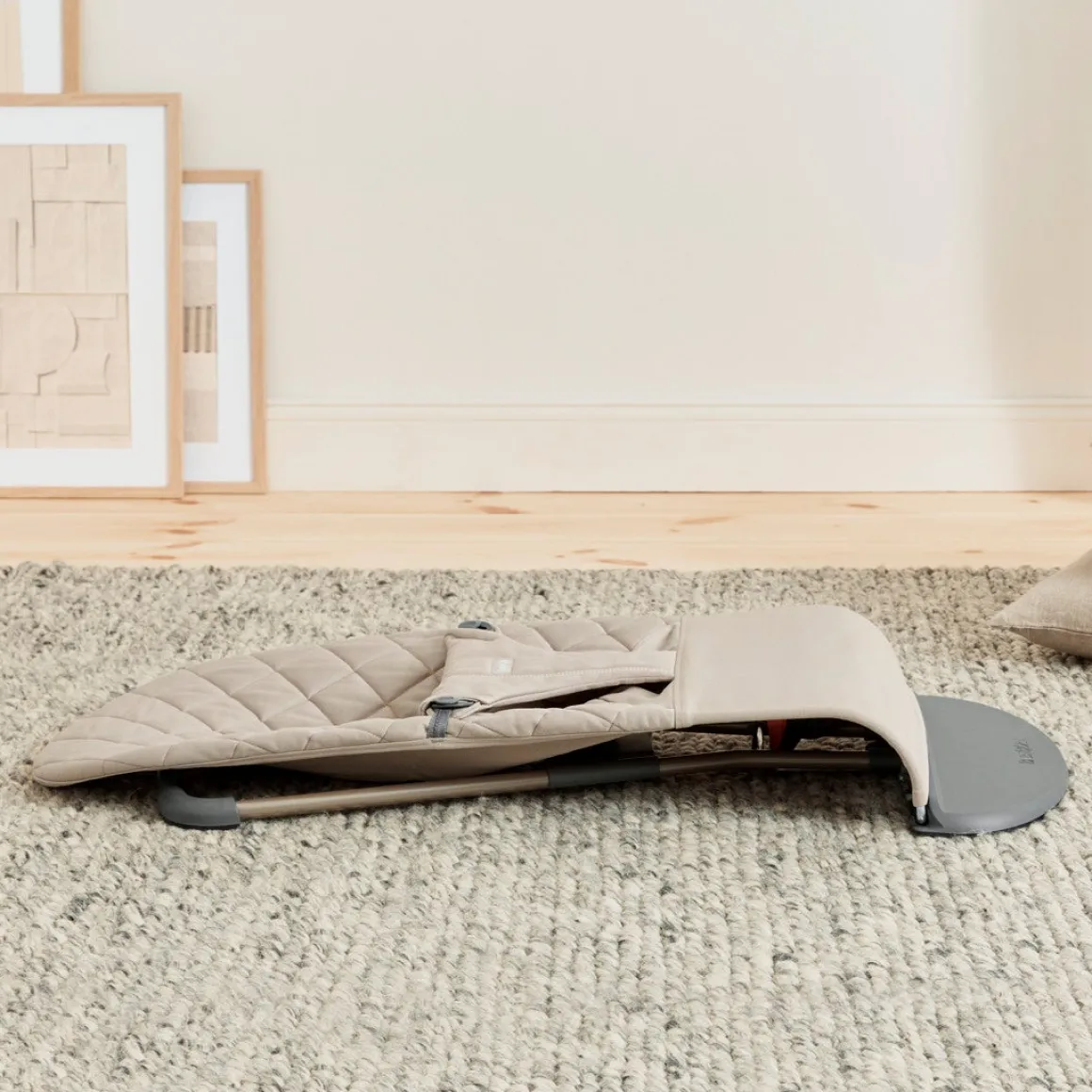 BabyBjörn Bliss Skråstol Vævet Classic Quilt, Sandgrå