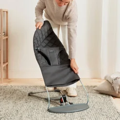 BabyBjörn Bliss Skråstol Woven Classic Quilt, Antracitgrå