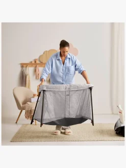 BabyBjörn Light Weekendseng, Silver inkl Overtrækslagen