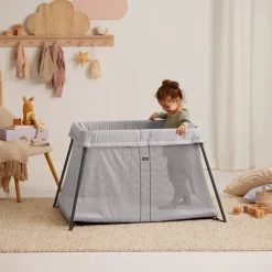 BabyBjörn Light Weekendseng, Silver inkl Overtrækslagen