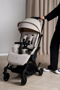 Beemoo Easy Fly Lux 4 Klapvogn inkl Route i-Size Autostol Baby & Base, Sand Beige/Mineral Grey