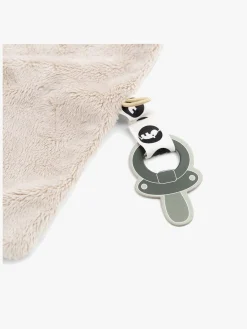 Done By Deer Lalee Nusseklud, Sand