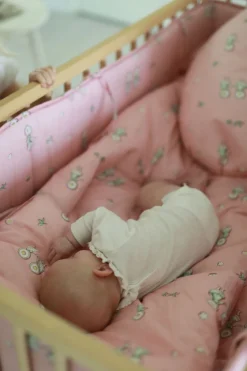 Elsa Beskow Blomsterfesten Sengesæt 100 x 130 Tremmeseng, Pink