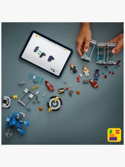 LEGO Super Heroes 76315 Iron Mans laboratorium: Dragtgalleriet