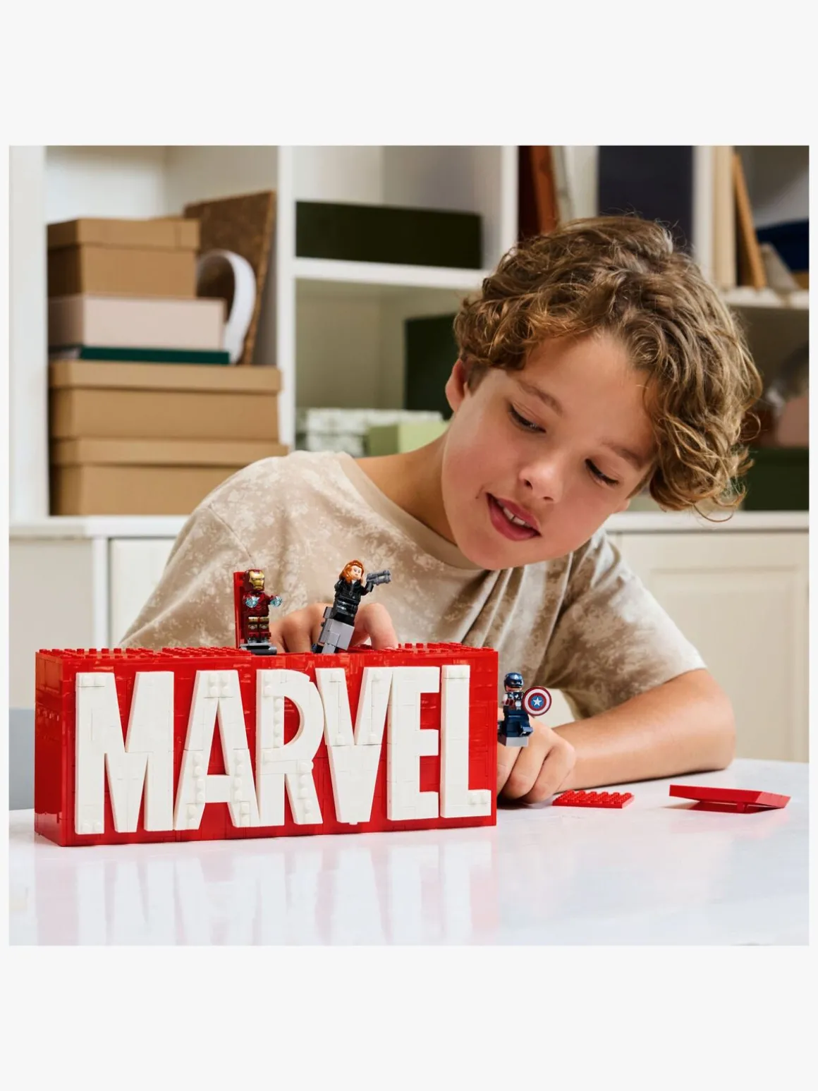 LEGO Super Heroes 76313 MARVEL-logo og minifigurer