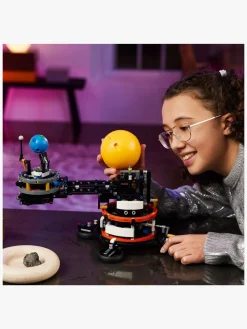 LEGO Technic 42179 Jorden og Månen i kredsløb