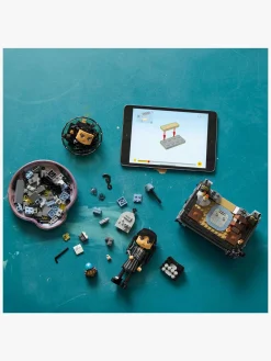 LEGO Wednesday 76780 Wednesday Addams-figur