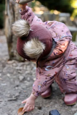 Mikk-Line Elefanthue Merinould med Pomponer, Rum Raisin