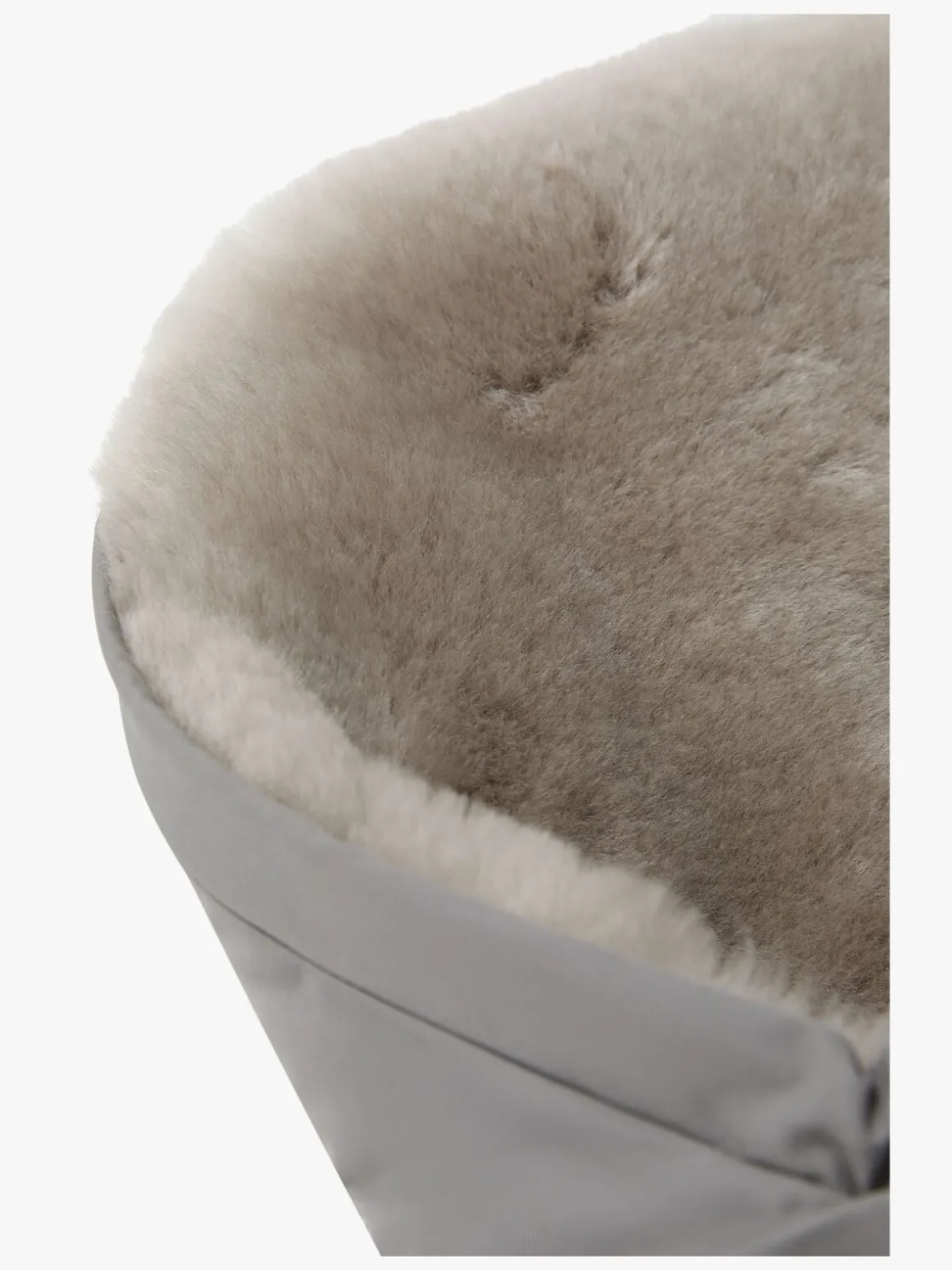 Nordlys Fenya Mini Lammeskindskørepose, Greige