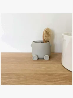 nuuroo Leonora Holder, Mahogany