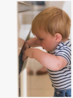 Safe & Care SureCatch Selvklæbende Lås til Nederste Skuffe, Hvid